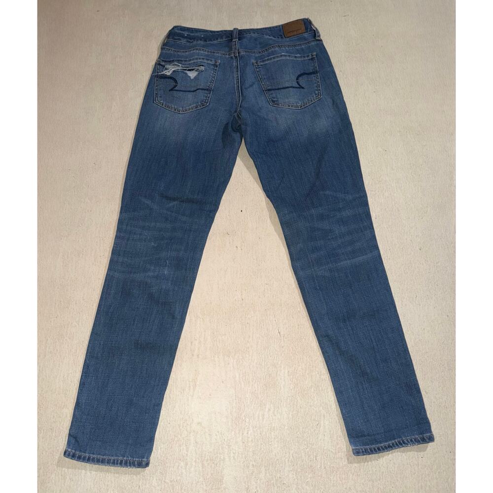 American Eagle women’s distressed tomgirl blue jeans - Picture 5 of 16